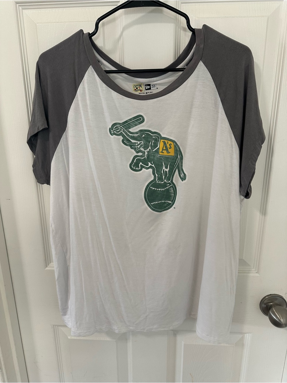 New Era A’s Gray and White Short Sleeve Tee Womens Size XXL
